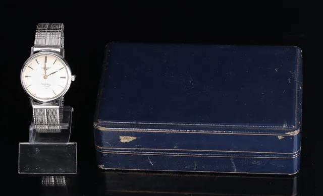 Longines 'Flagship'. Herrearmbåndsur af stål med sølvfarvet skive, omkring 1960