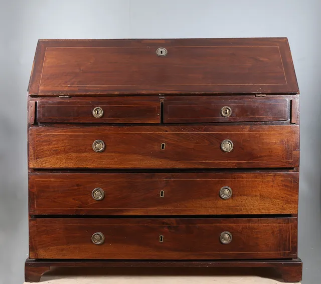 Filing cabinet with boxwood fillets, 18th Century.