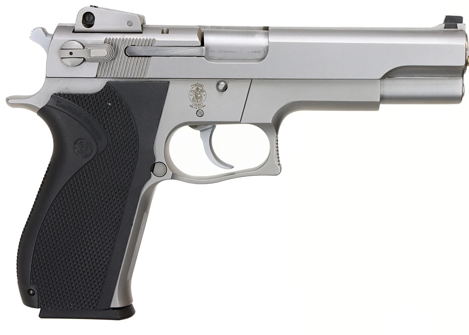 PISTOL, Halvautomatisk, fabrikat Smith & Wesson, modell 6453 Transitional model, kaliber .45 ACP, tillv.nr RSR0146. — Pistols — Walter Borg