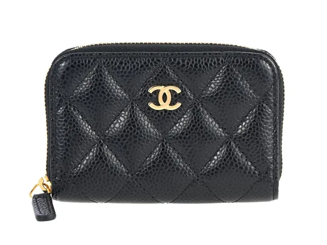 CHANEL, PLÅNBOK, Matelasse Wallet, svart quiltat kaviarläder, guldfärgade beslag, 10,5x7,5x1,5 cm, kort, hologrammärkt 25271157, år 2018, care booklet, cert, dustbag, originalkartong. Excellent Condition.