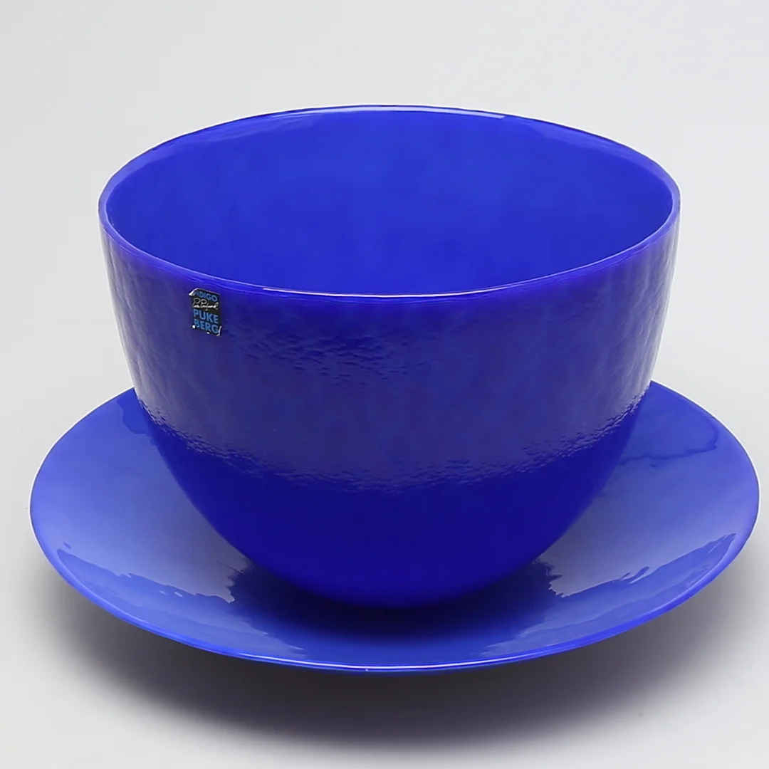FAT samt SKÅL i glas, Eva Englund, Bl. a "Indigo", Pukeberg, signerad. — Other — Garpenhus Auktioner