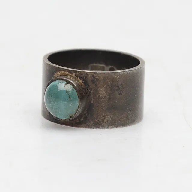 BENGT LILJEDAHL. Ring, Silver, med cabochonslipad sten, 1964.