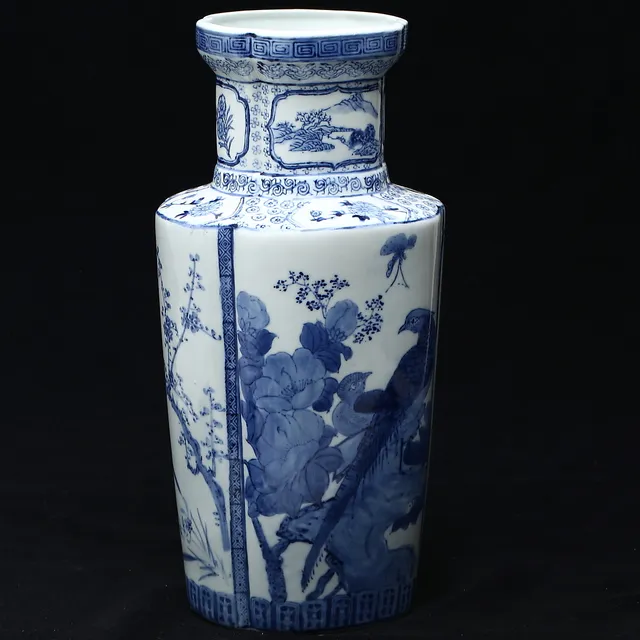 VAS, porslin, Kina/Japan, 1900-tal.