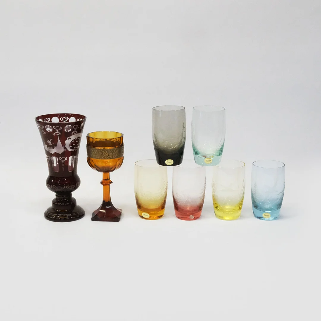 BÖHMISKT GLAS. ÅTTA DELAR. BL.A MOSER. — Utility glass — Björnssons Auktionskammare