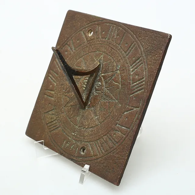 SOLUR, patinerad metall, 1900-tal.
