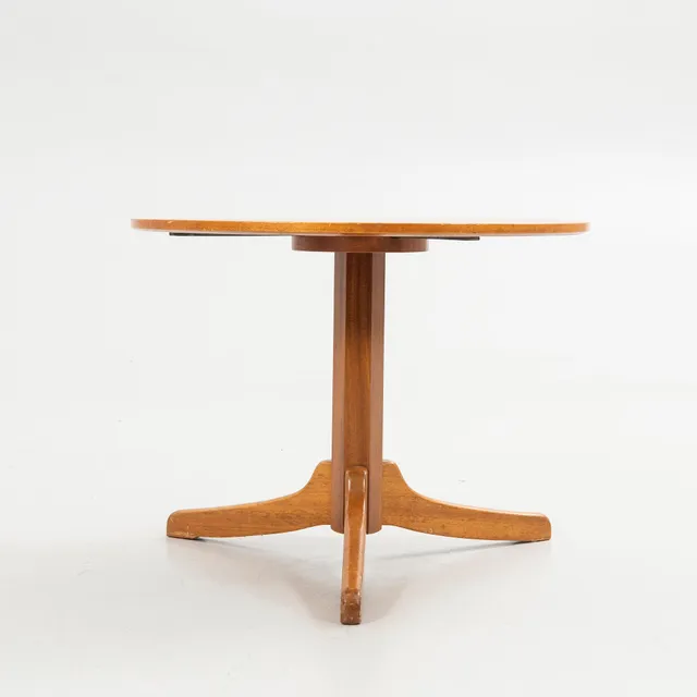 Josef Frank, soffbord, modell 560, Firma Svenskt Tenn, 1940-tal.
