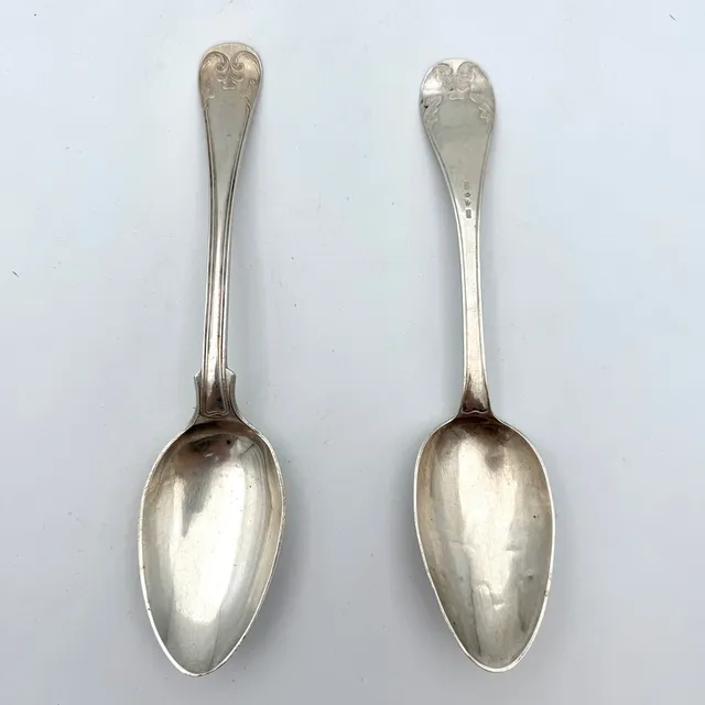 MATSKEDAR, 2 st, silver/830, 1800-1900-tal, modell Franska Liljan. Vikt ca 77,8 gr.