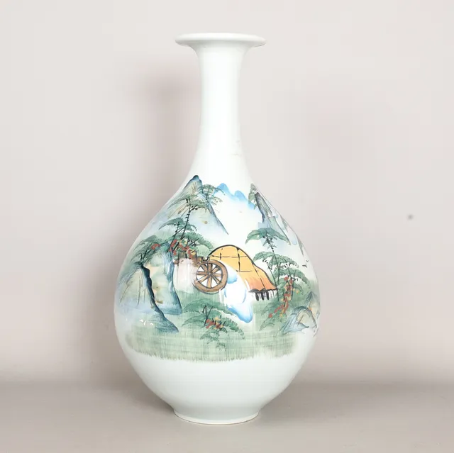 A LARGE 20TH CENTURY CHINESE PORCELAIN VASE.