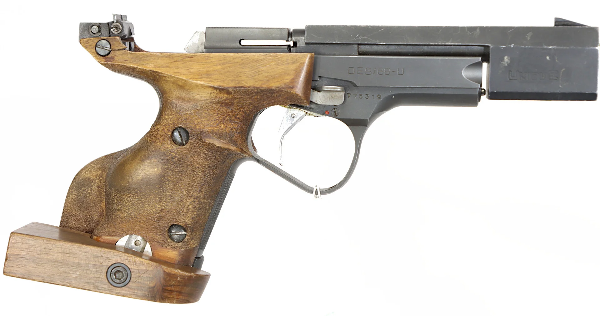 PISTOL, Halvautomatisk, fabrikat Unique, modell DES/69-U, kaliber .22LR, tillv.nr 775319, se-nr SE0186382. — Pistols — Walter Borg