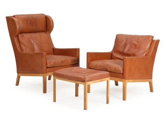 Wingback chair, easy chair and stool with oak frame, sides, back and loose cushions upholstered with brown leather. Manufactured by Søren Willadsen. (3)