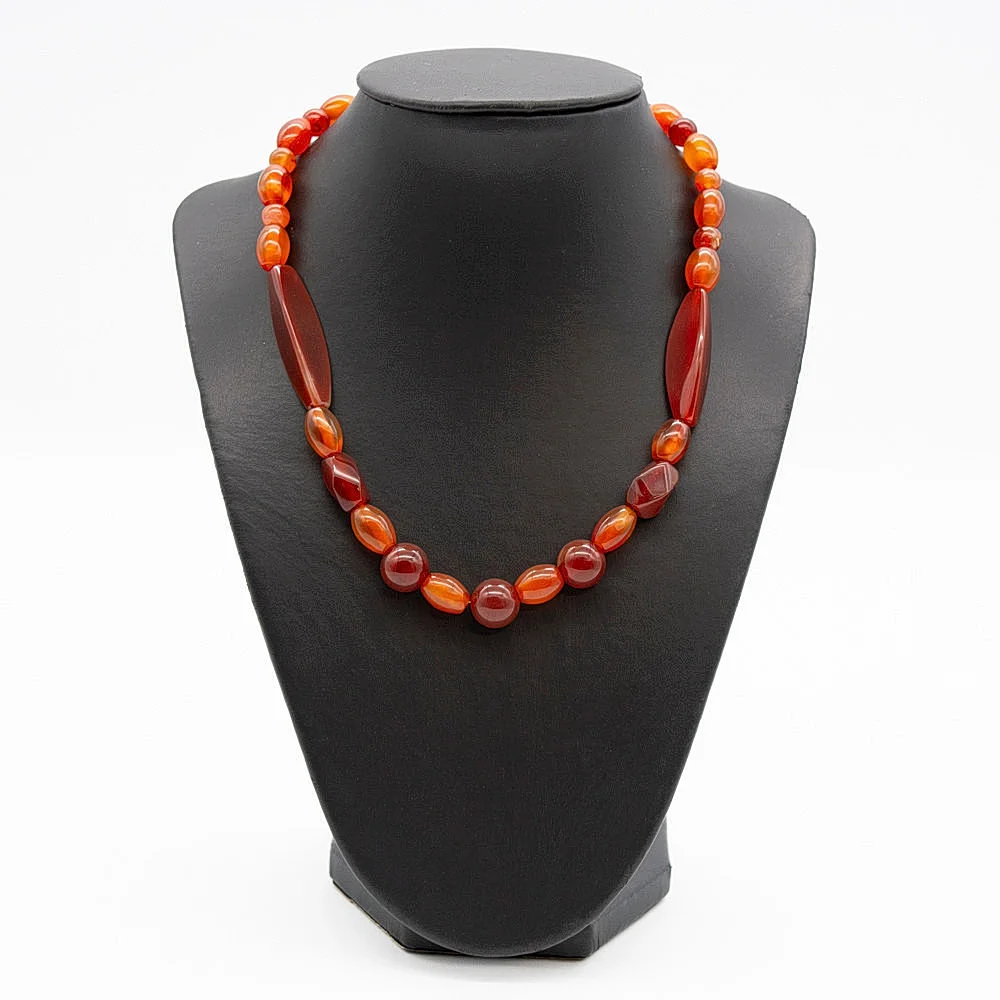 COLLIER AUS KARNEOL MIT 925ER STERLINGSILBER MAGNETVERSCHLUSS. — Necklace — Kunst- und Auktionshaus Kleinhenz