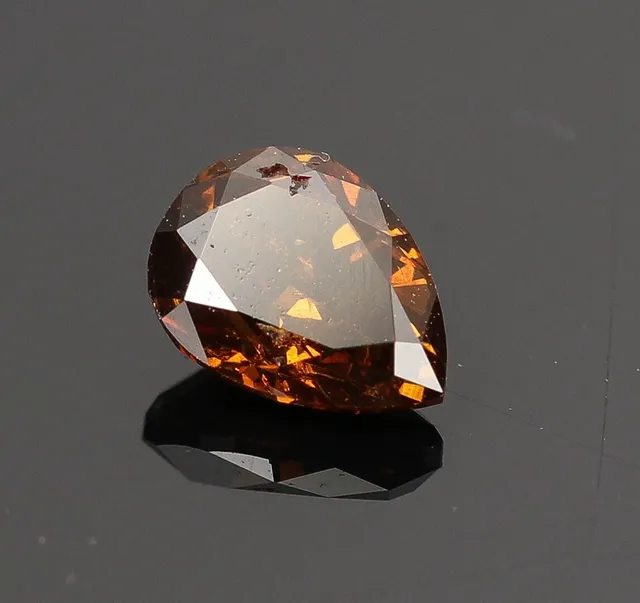 En uindfattet dråbesleben diamant på ca. 0.51 ct.