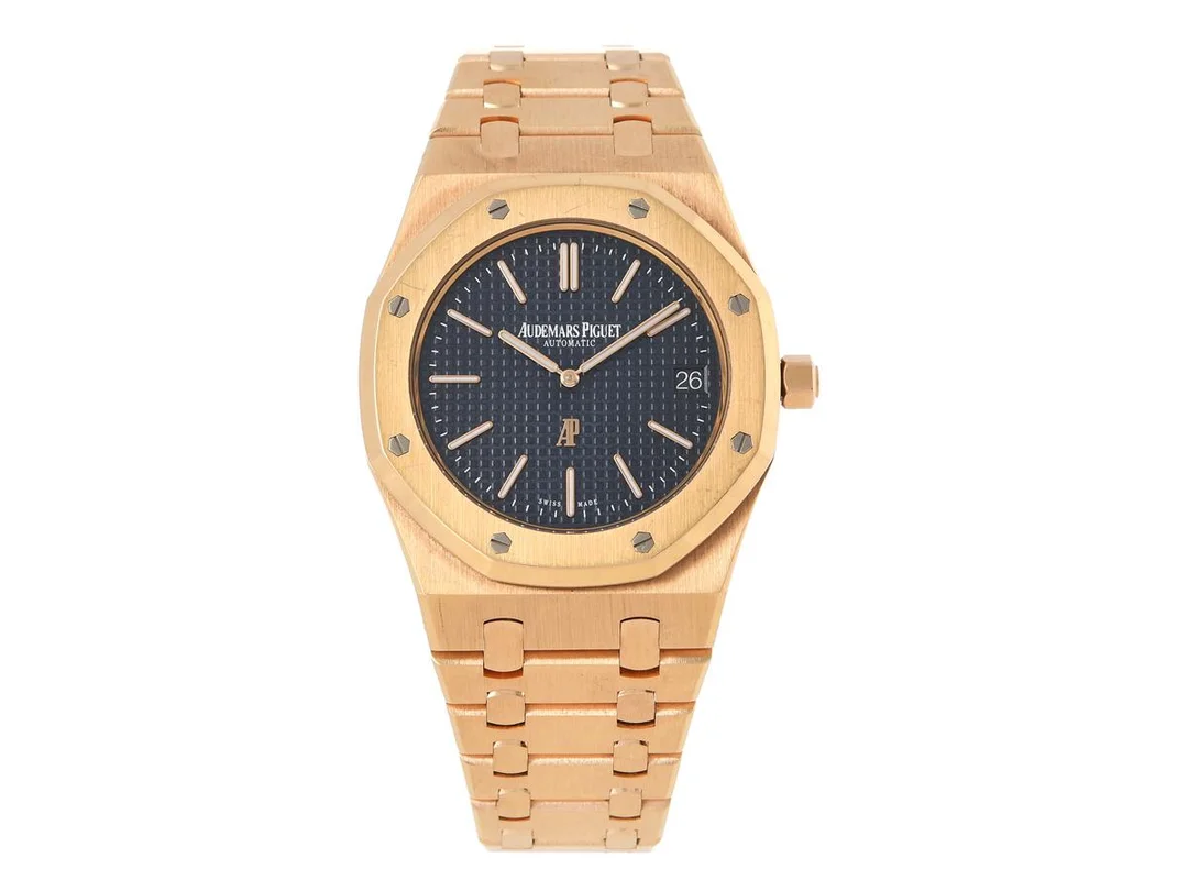 AUDEMARS PIGUET, Royal Oak, "Jumbo - Extra Thin", Cal 2121, Serie nr. 858842, Ref nr. 15202OR.OO.1240OR.01, Boett nr. I01200 / 0351, herrur, 39 mm, 18K rosa guld, automatisk, safirglas, datum, glasbaksida, integrerad originallänk, viklås, totalvikt 195,7 gram, ca 2014, box. — Klockor/Audemars Piguet — Kaplans