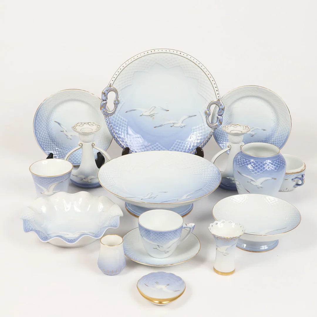KAFFESERVIS, 42 delar, "Måsen", porslin, Bing & Gröndahl, Danmark. — Tableware — Helsingborgs Auktionskammare