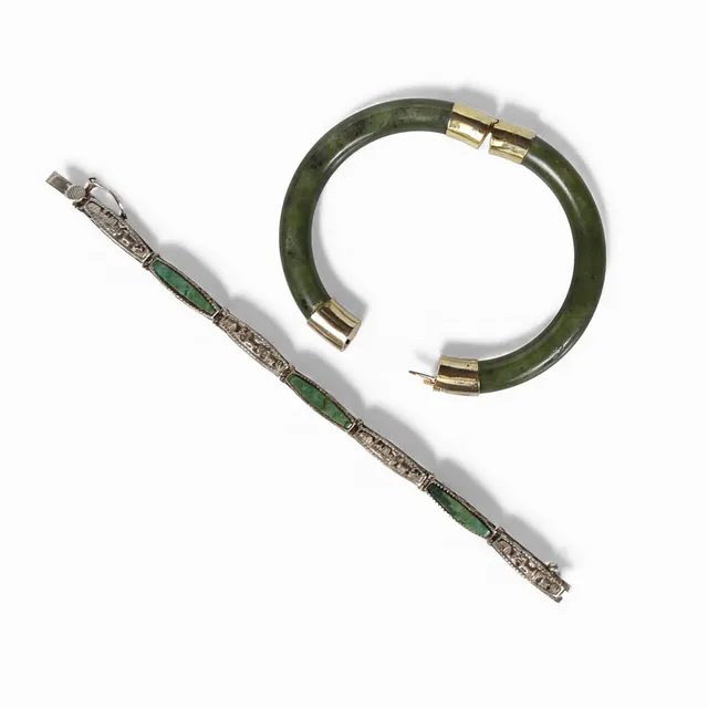 ARMBAND med JADE, silver, ledat, 925/1000. Sydamerika. NEFRITARMBAND med metallmontering.