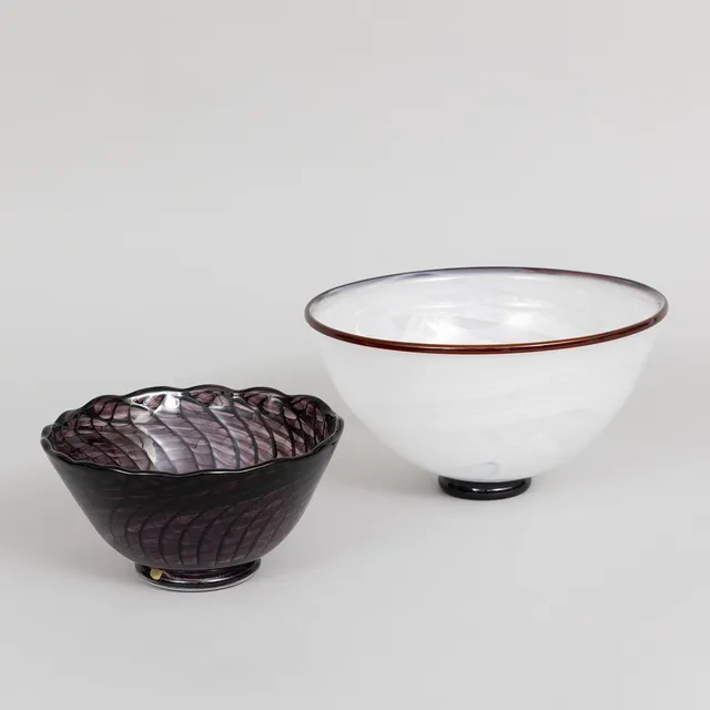 SKÅLAR, 2 st, glas, bl.a. Rolf Sinnermark, Kosta, 1900-tal.