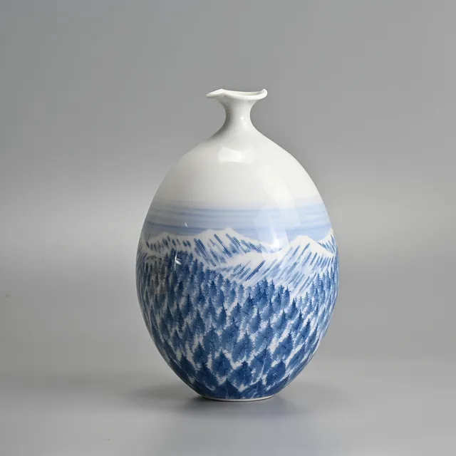 FUJII SHUMEI (1936-2017), JAPANESE ARITA PORCELAIN VASE, 20TH CENTURY.