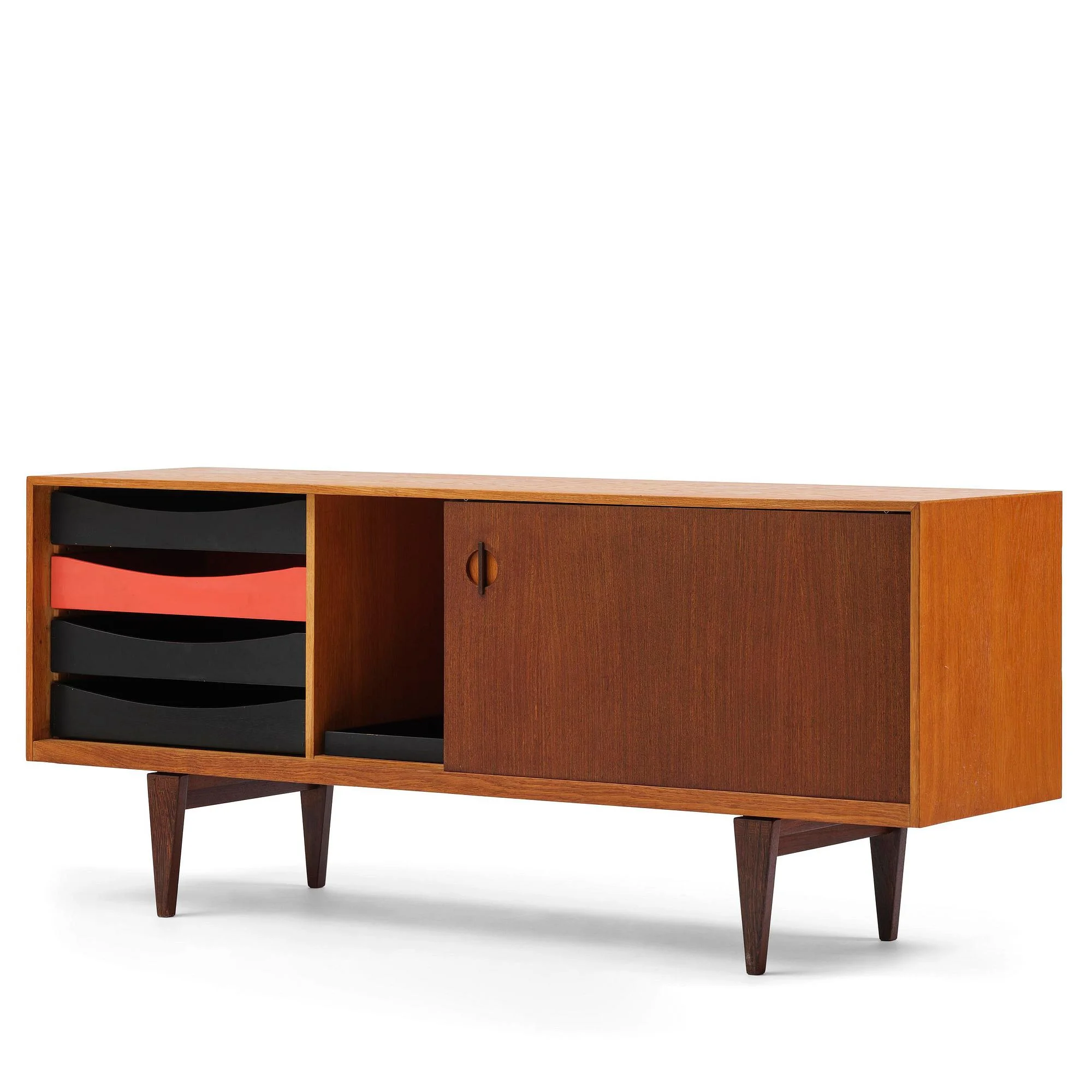 Erik Wørts, sideboard, Kjellerup Møbelfabrik, Danmark, 1960-tal. — Bukowskis