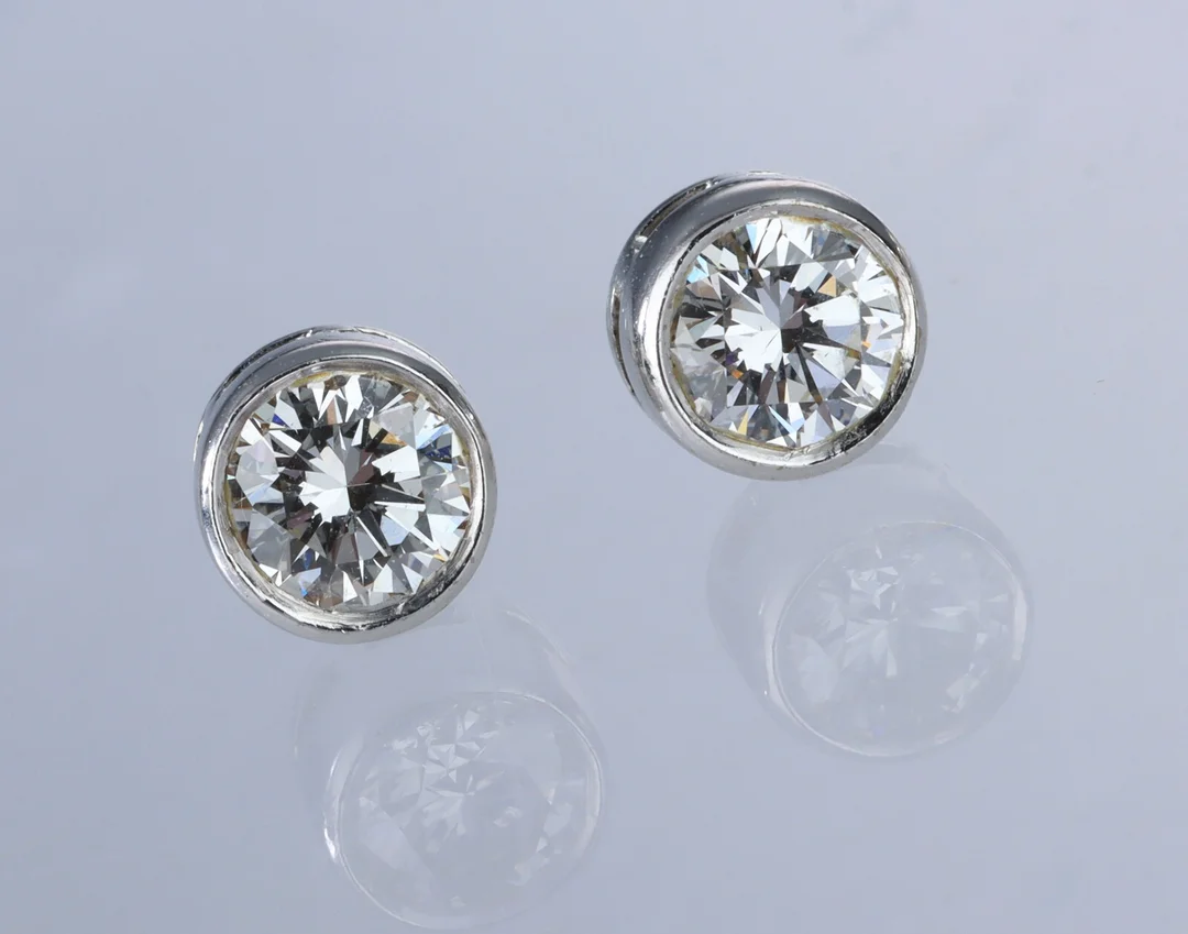 A pair of small classic brilliant solitaire earrings of 18 kt., 0.60 ct. — Jewellery/Earrings — Lauritz