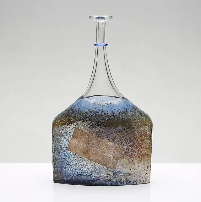 BERTIL  VALLIEN. flaska, glas, "Satellite", artist collection, Kosta Boda, signerad.