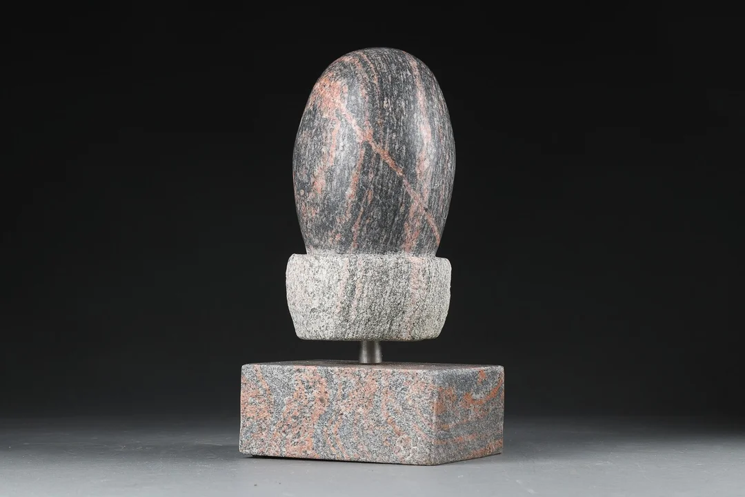Ubekendt kunstner. Skulptur af granit — Paintings and sculptures/Sculptures — Lauritz