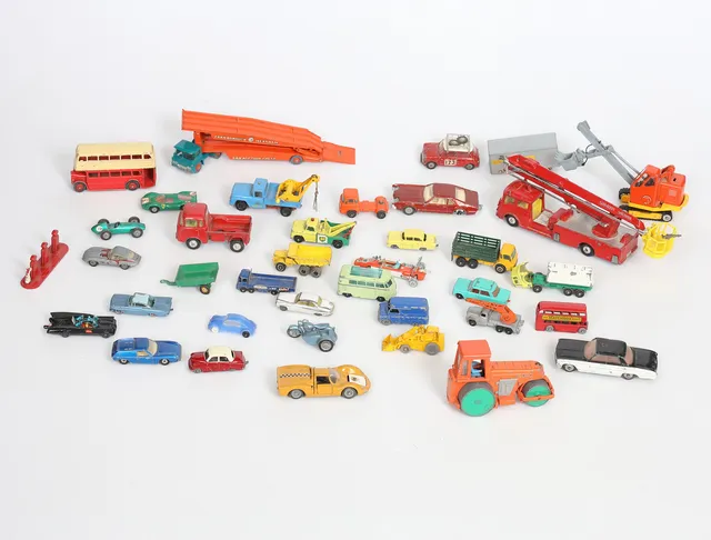 LEKSAKSBILAR, bland annat Corgi Toys.