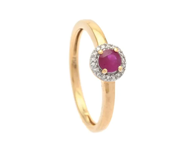 RING, 18K guld, rubin, åttkantslipade diamanter ca 0,06 ctv, stl 17,5 mm, vikt 2,5 g.