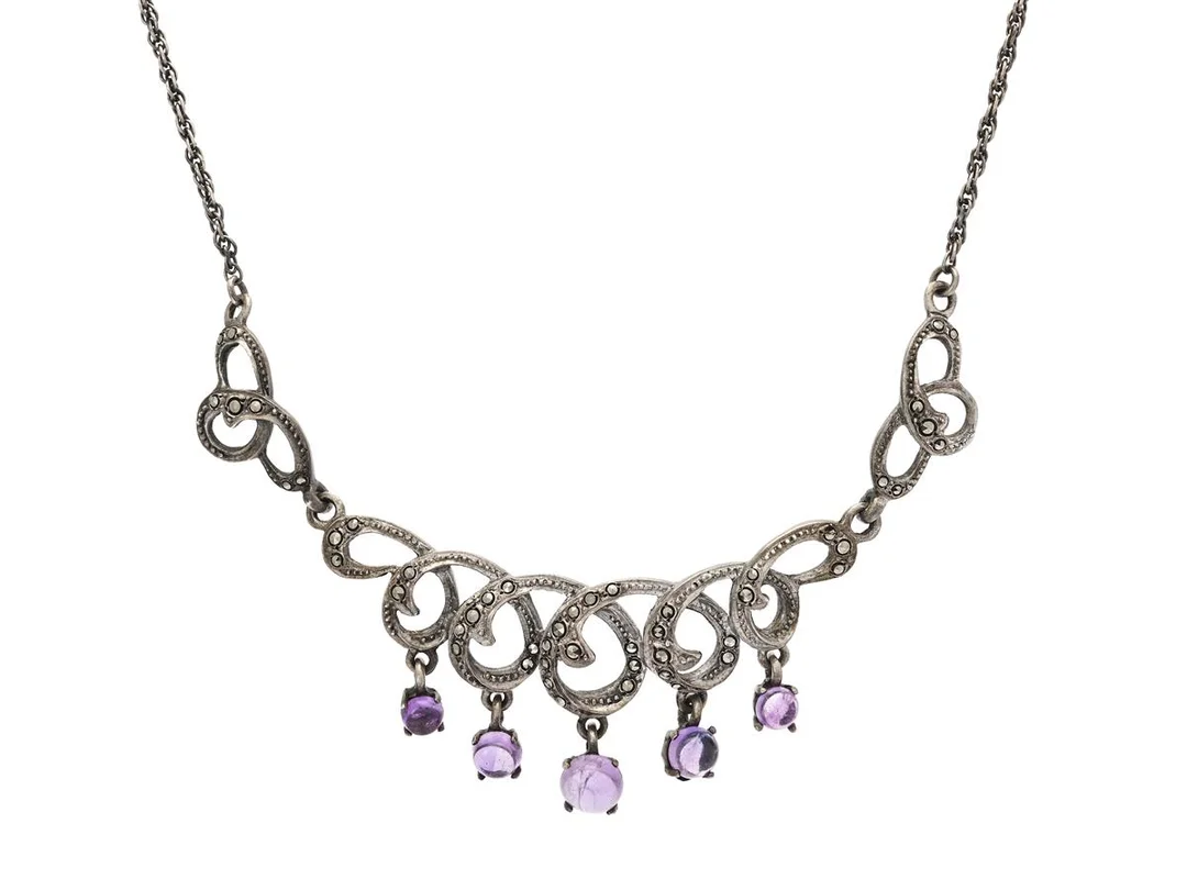 COLLIER, silver, cabochonslipade ametister, markasiter, längd 43 cm, vikt 12,7 g. — Smycken/Collier — Kaplans