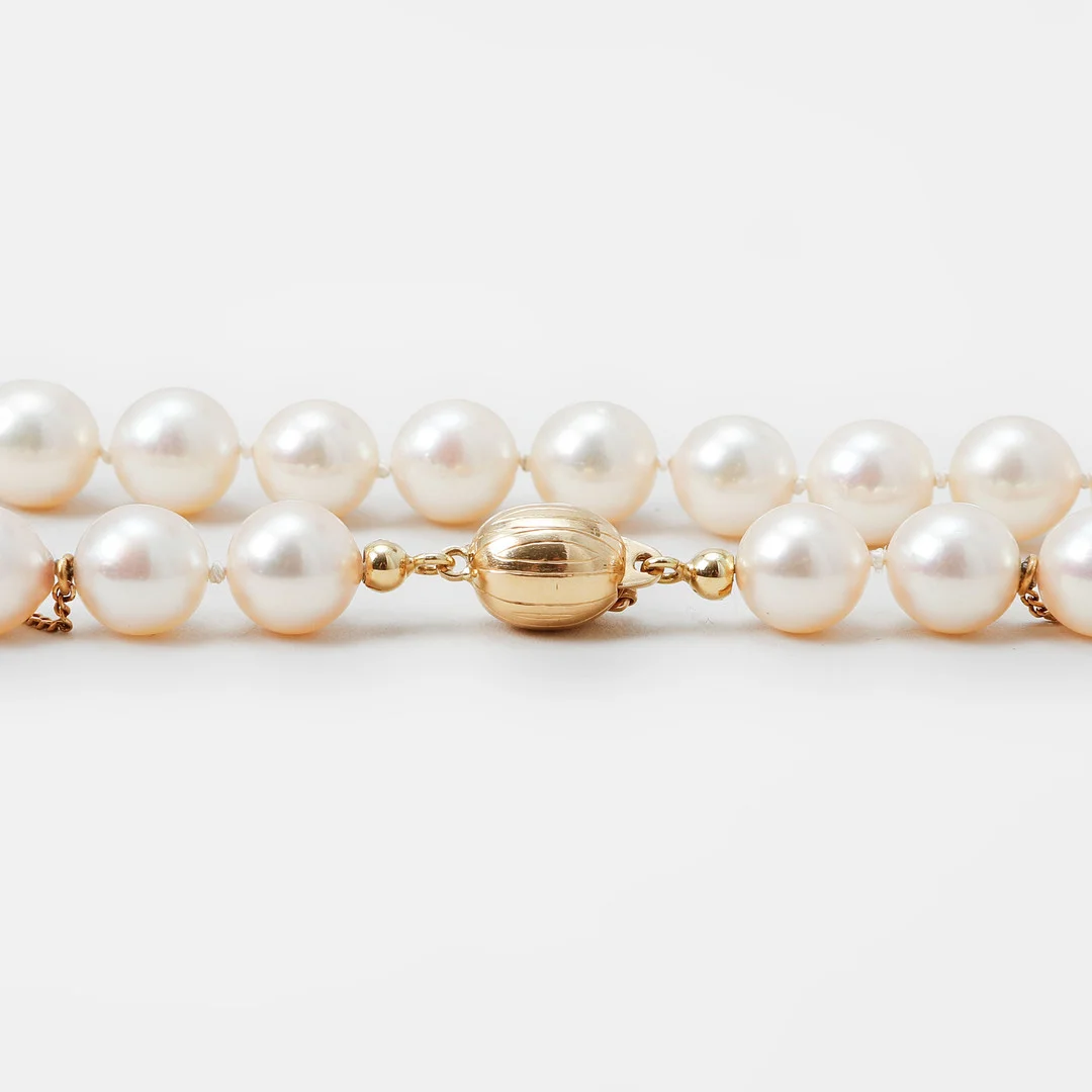 COLLIER, odlade pärlor, lås i 18k guld, Schrittesser, Göteborg. — Necklace — Göteborgs Auktionsverk