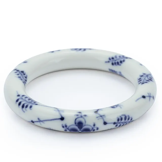 ROYAL COPENHAGEN. ARMBÅND - Armring, Musselmalet af porcelæn , Danmark.