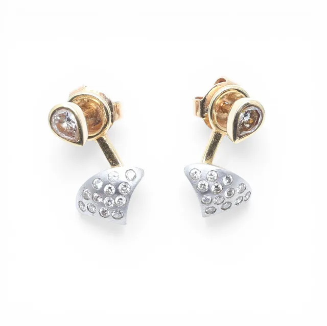 VICTOR CAPARRÓS. 'Ear jacket' earrings in gold and diamonds.