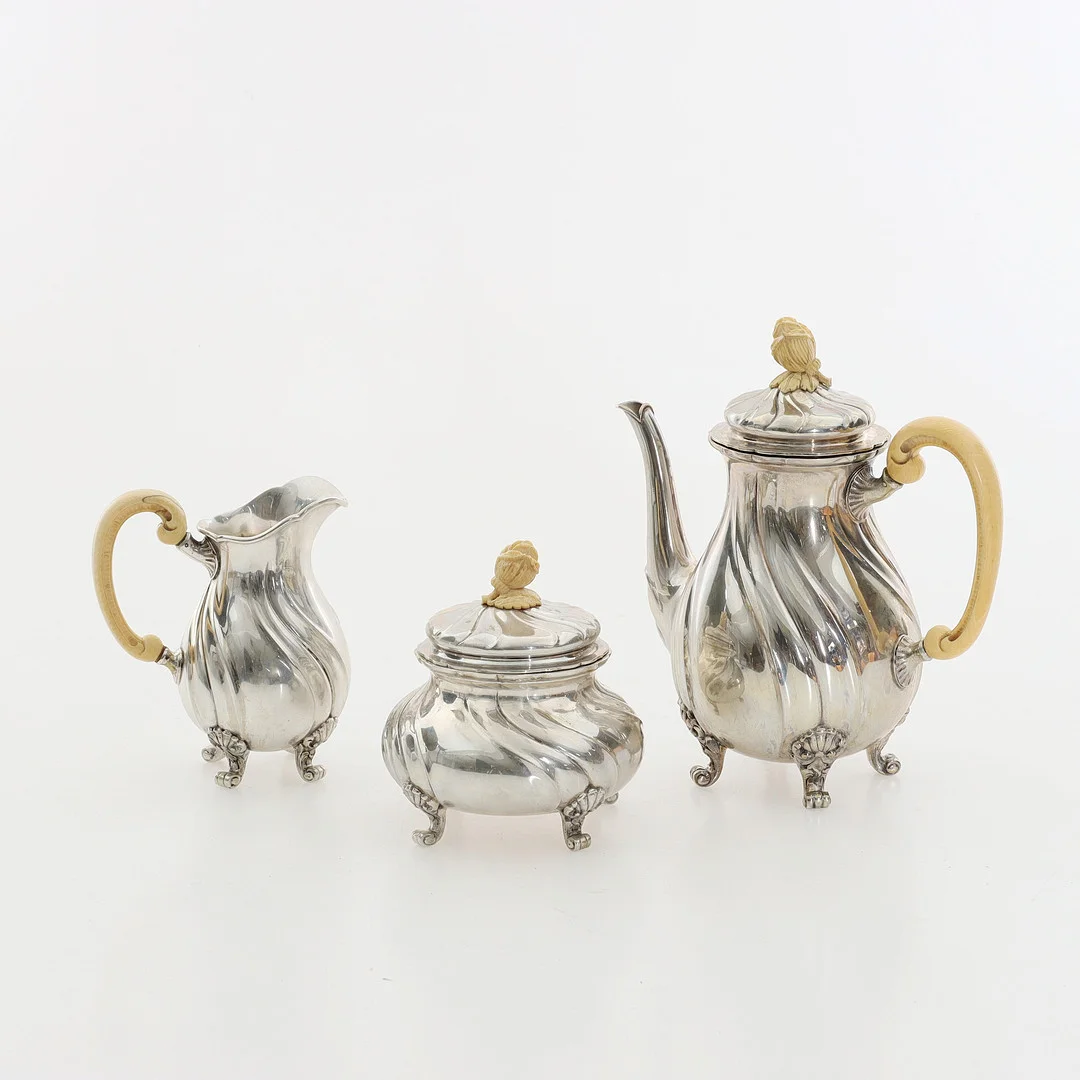 SERVIS, 3 delar, silver & horn, Tjeckoslovakien, 1900-talets första hälft. — Silver — Auktionsverket Engelholm