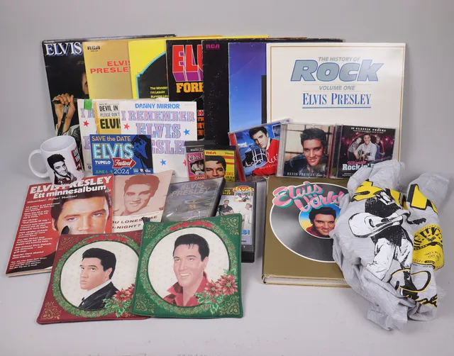 MUSIKMEMORABILIA, Elvis Presley, diverse vinyl, VHS, CD, t-shirt, bok mm.