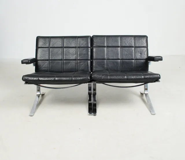 OLIVIER MOURGUE. for Airborne France - Paar Lounge Chairs Modell ´Joker´. . Circa 1961.