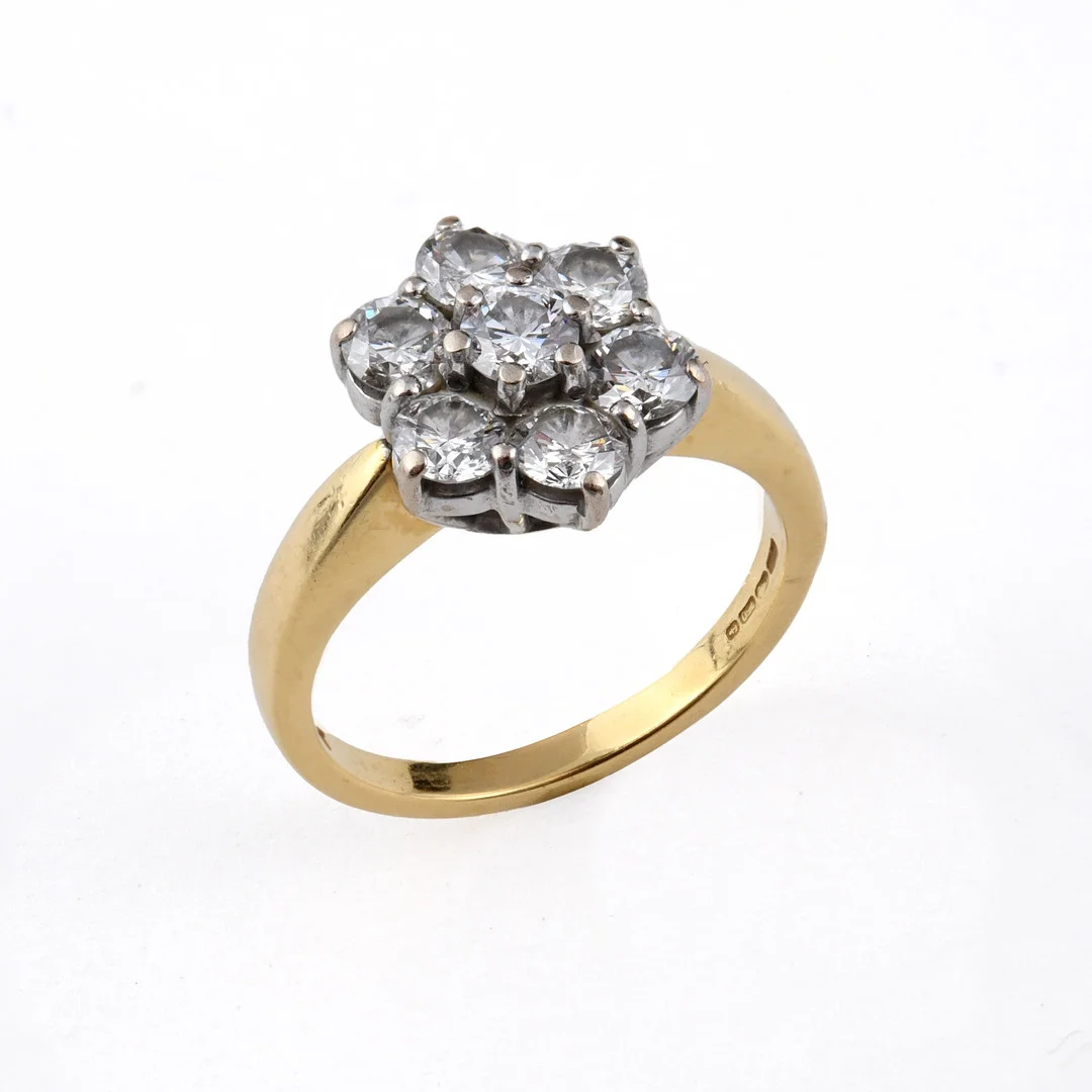 A DIAMOND CLUSTER RING. — Rings — Lawrences Auctioneers