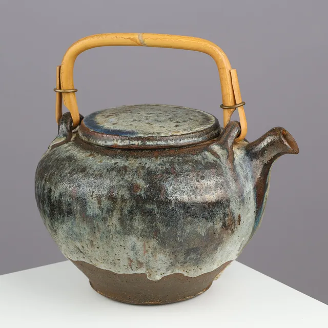 GUTTE ERIKSEN. Large teapot of glazed, hard-burnt red clay with bamboo handle, own studio in Hundested, Denmark, second half of the 20th century.
