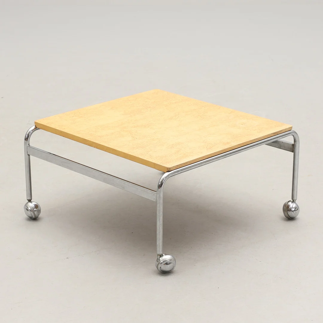 BRUNO MATHSSON. Soffbord, "Karin". — Coffee Tables — Crafoord Auktioner Malmö