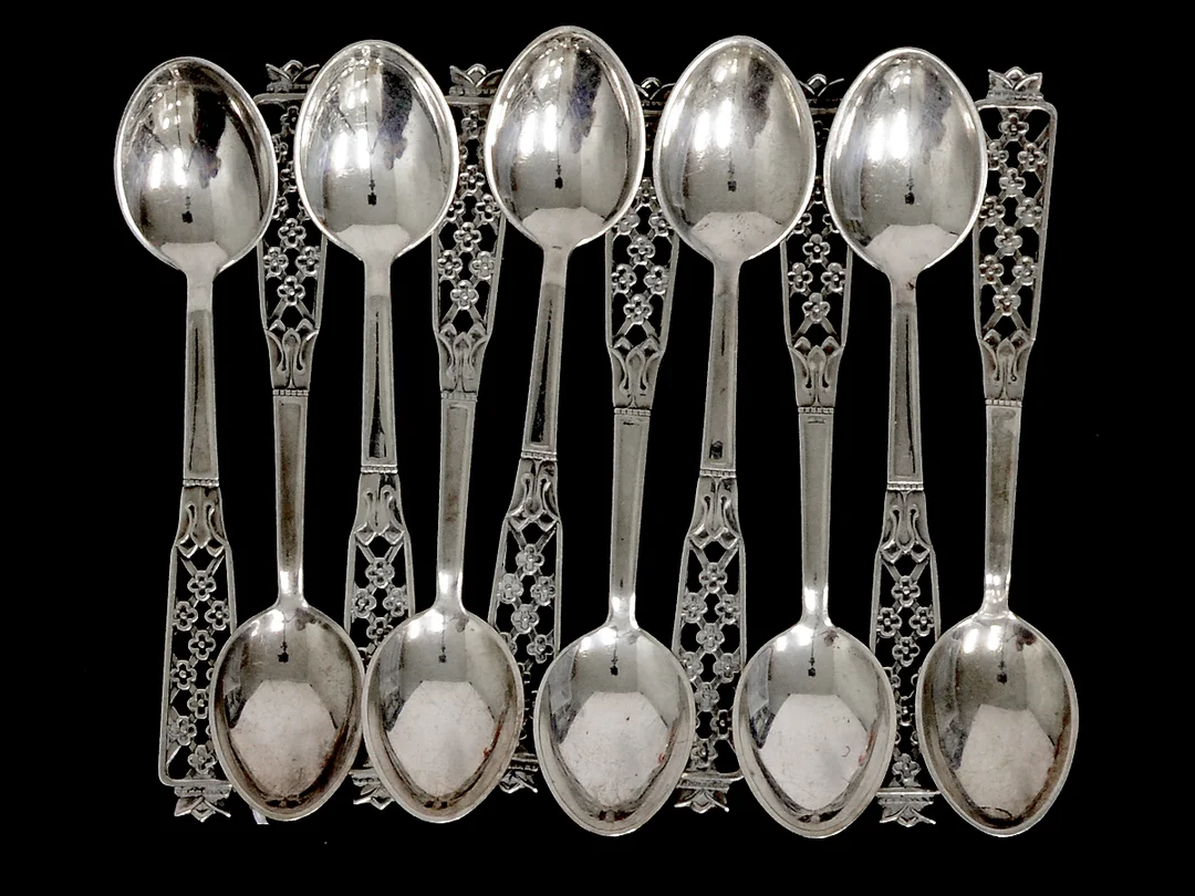 Kaffeskedar 10st kontrollstämplat silver 94,4g två skadade modell Prinsess 105mm — Silver/Matsilver — Kaplans