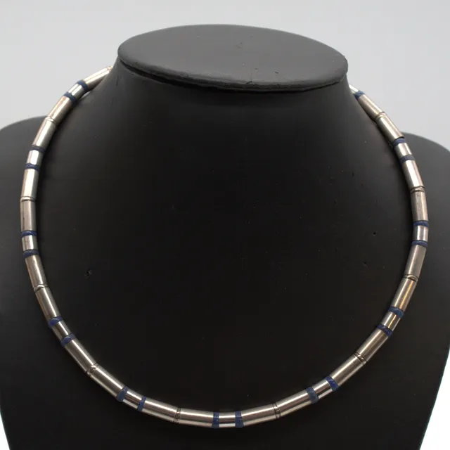 STERLING SILBER DESIGNER-HALSKETTE MIT LAPISLAZULU, , 2. HÄLFTE DES 20. JAHRHUNDERTS, CA. 42,5 CM.