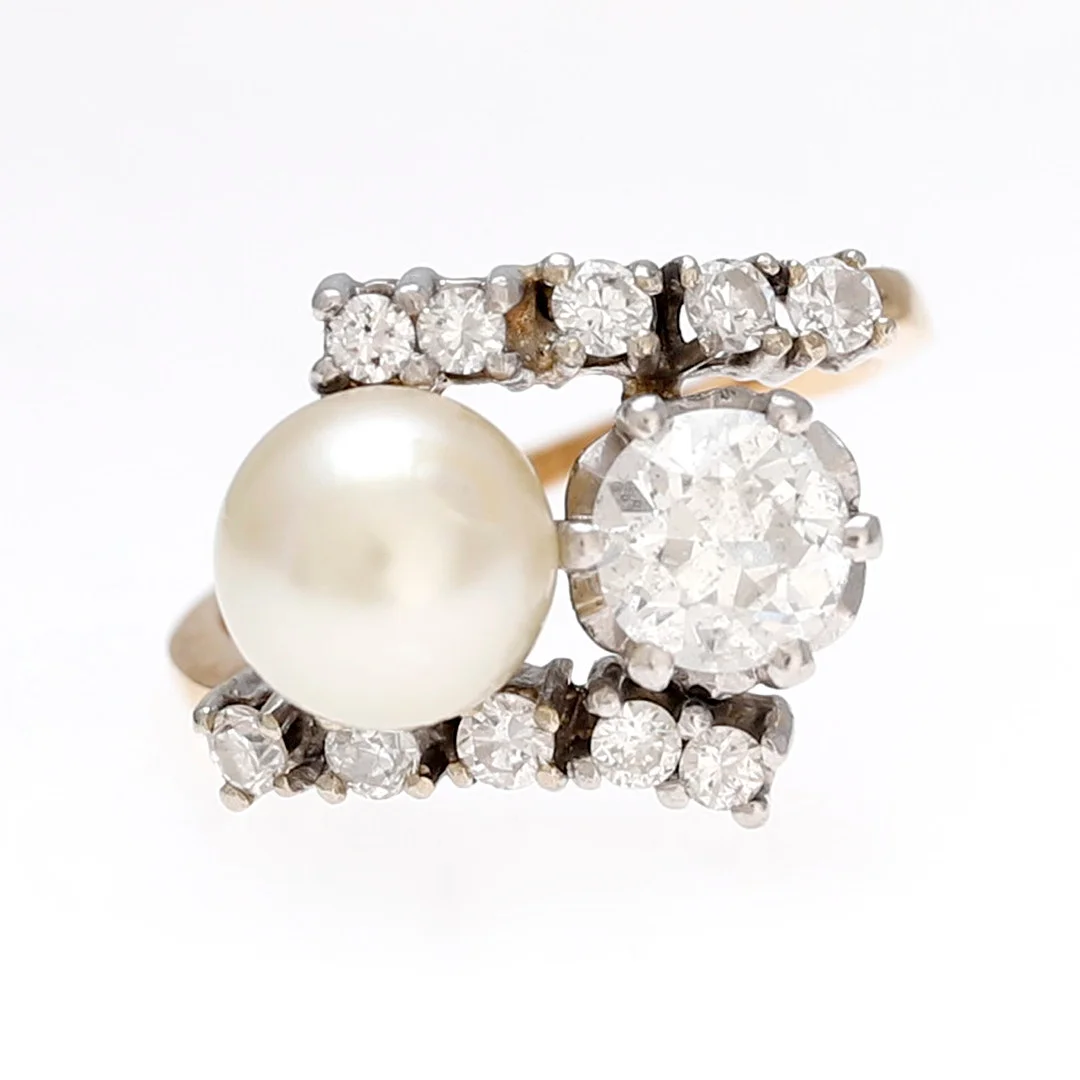 You and me ring of pearl and diamonds, from the middle of the 20th century. — Rings — Balclis