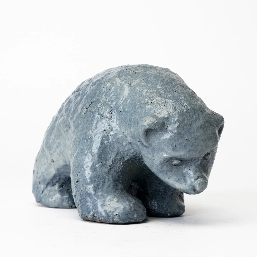 ÅKE HOLM. Figurin, stengods, björn, signerad. — European — Auktionshuset Kolonn