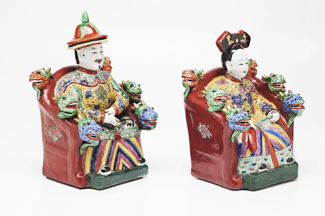 "Civil Mandarines", pair of Chinese porcelain sculptures, last quarter of the 20th Century.