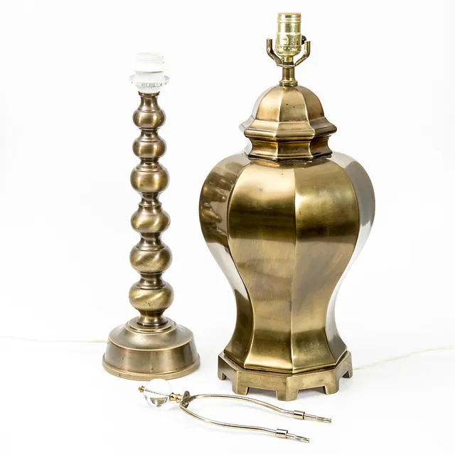 BORDSLAMPOR, 2 stycken, mässing, 1900/2000-tal.