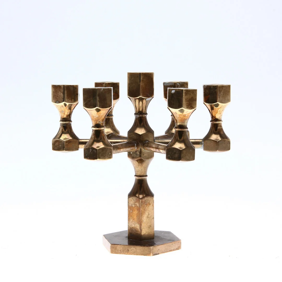LARS BERGSTEN. Ljusstake, mässing, Metallslöjden Gusum, signerad och daterad, 1976. — Candlesticks — Auktionsbyrån Varberg