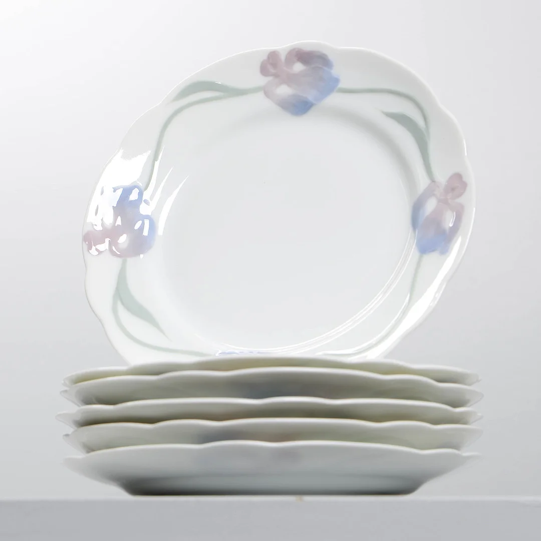 ALF WALLANDER. "Liljor", assietter, 6 st, Rörstrand, formgiven 1897. — Tableware — Formstad Auktioner