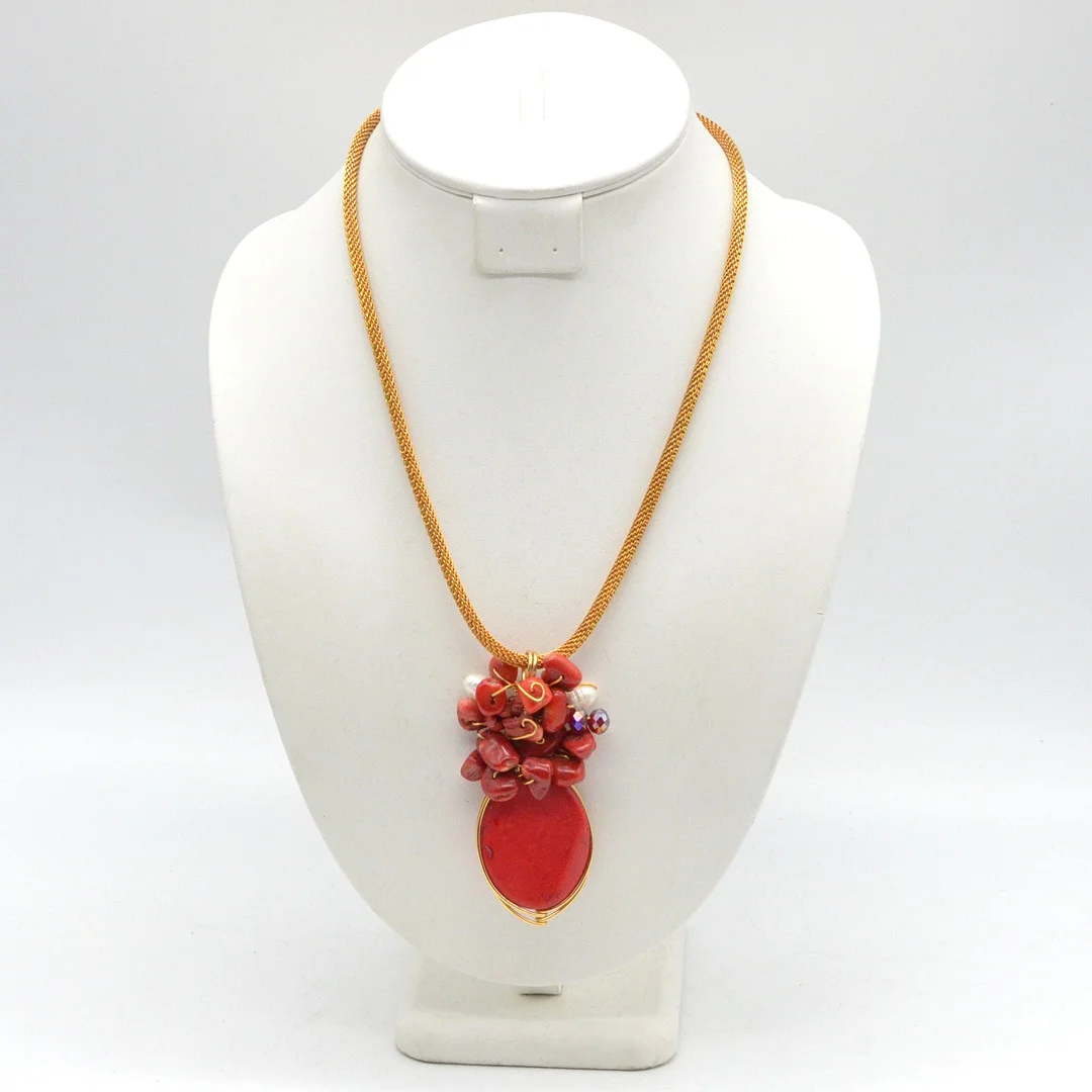 DESIGNERCOLLIER AUS ROTER KORALLE, VERGOLDETE FASSUNG UND SCHLAUCHKETTE, HANDGEMACHT, SPÄTE 20. JAHRHUNDERT. — Necklace — Kunst- und Auktionshaus Kleinhenz