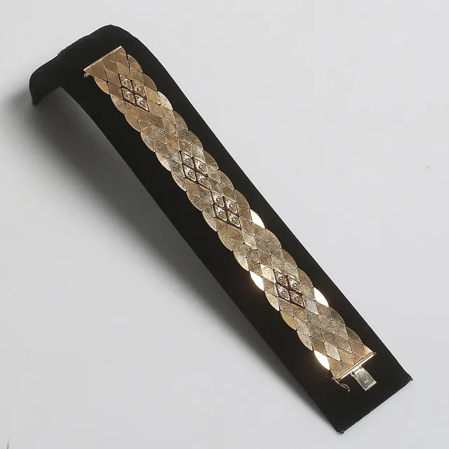 ARMBAND, 18k guld, 1960-tal. Vikt 39 gram.