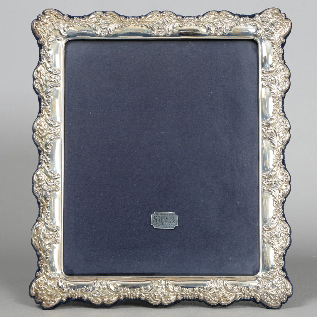 AN ELIZABETH II SILVER PICTURE FRAME. — Silver — Bishop & Miller