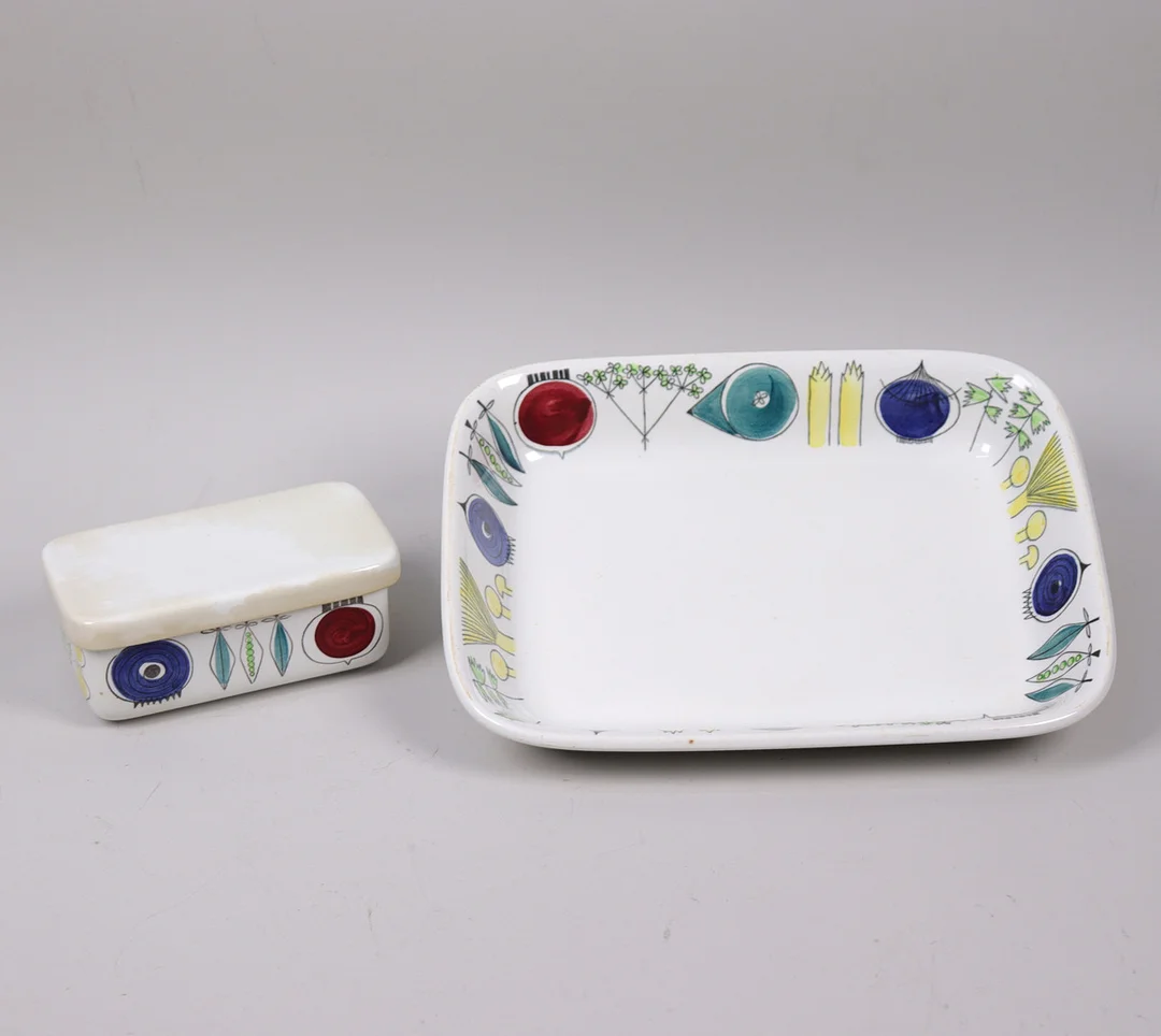 MARIANNE WESTMAN. "Picknick", Rörstrand, fat och smörask, 1950-tal. — European — Markus Auktioner
