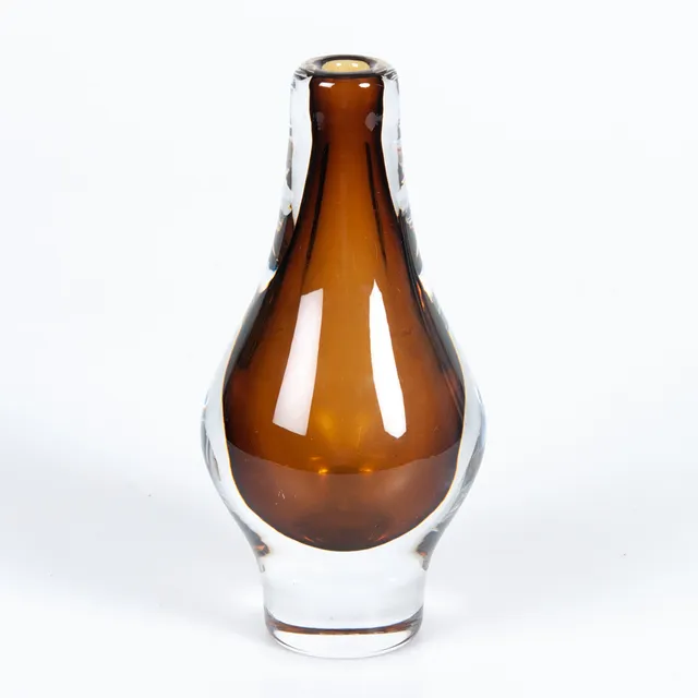 MONA MORALES-SCHILDT. Vas, glas, signerad Kosta SH 182.